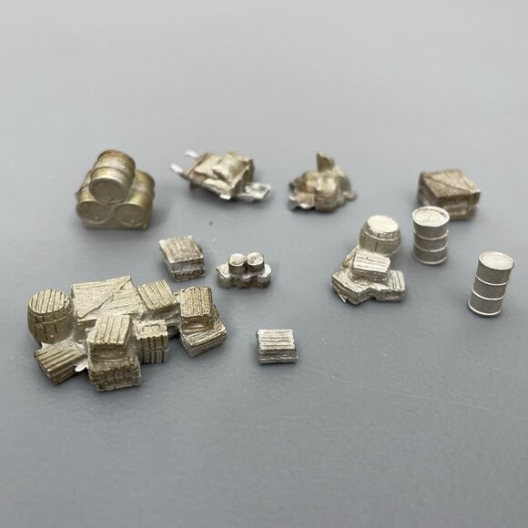 Vintage Woodland Scenics HO Scale Crates Barrels Sacks Bags Metal - Picture 4 of 4